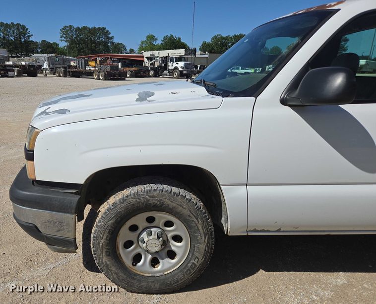 image for item ED2002 2006 Chevrolet Silverado 1500 pickup truck