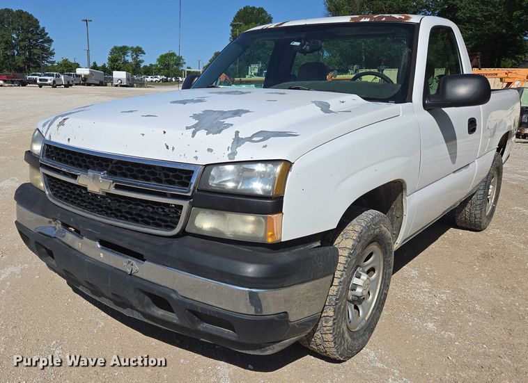 image for item ED2002 2006 Chevrolet Silverado 1500 pickup truck