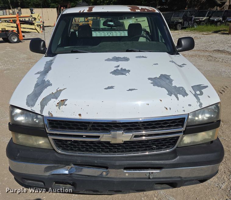 image for item ED2002 2006 Chevrolet Silverado 1500 pickup truck