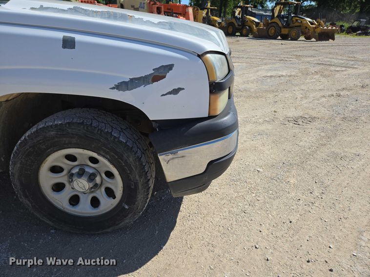 image for item ED2002 2006 Chevrolet Silverado 1500 pickup truck