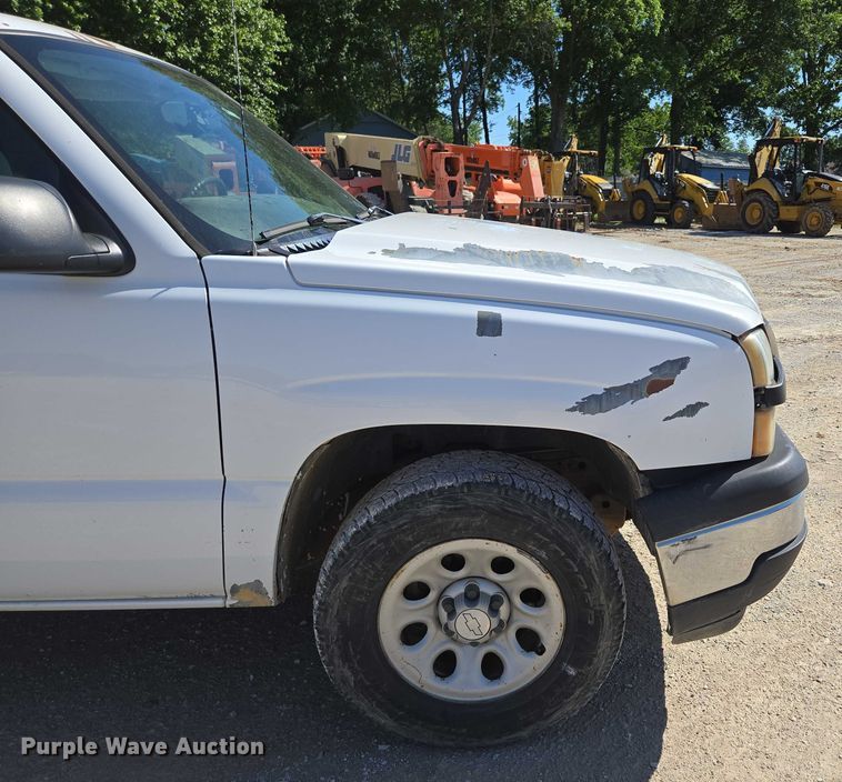 image for item ED2002 2006 Chevrolet Silverado 1500 pickup truck