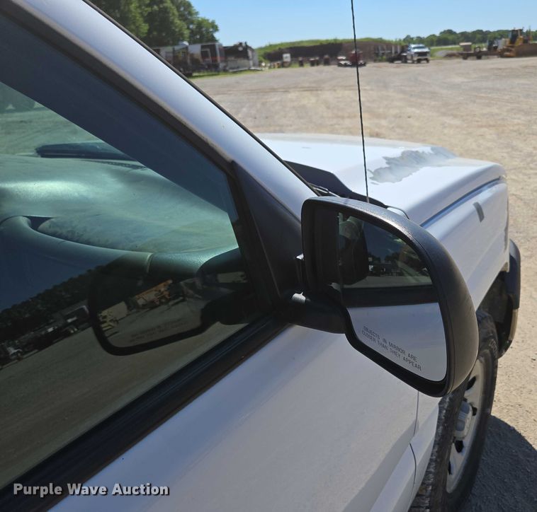 image for item ED2002 2006 Chevrolet Silverado 1500 pickup truck