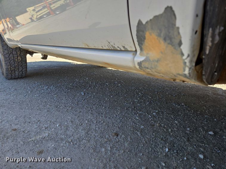 image for item ED2002 2006 Chevrolet Silverado 1500 pickup truck