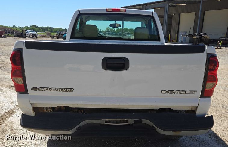 image for item ED2002 2006 Chevrolet Silverado 1500 pickup truck