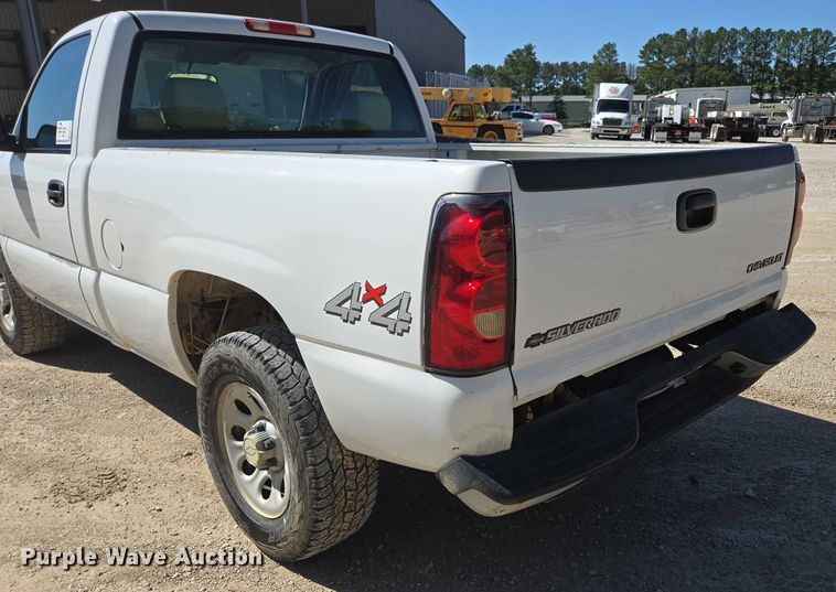 image for item ED2002 2006 Chevrolet Silverado 1500 pickup truck