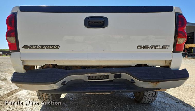 image for item ED2002 2006 Chevrolet Silverado 1500 pickup truck