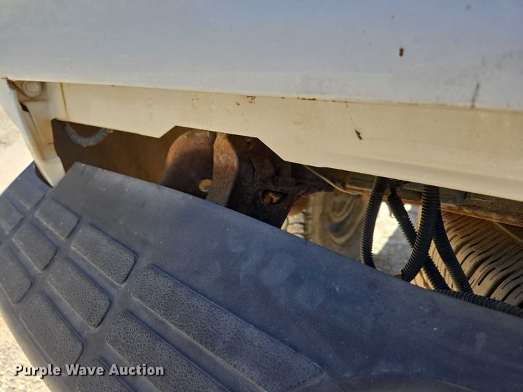 image for item ED2002 2006 Chevrolet Silverado 1500 pickup truck