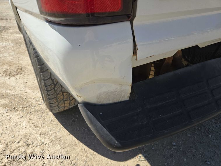 image for item ED2002 2006 Chevrolet Silverado 1500 pickup truck