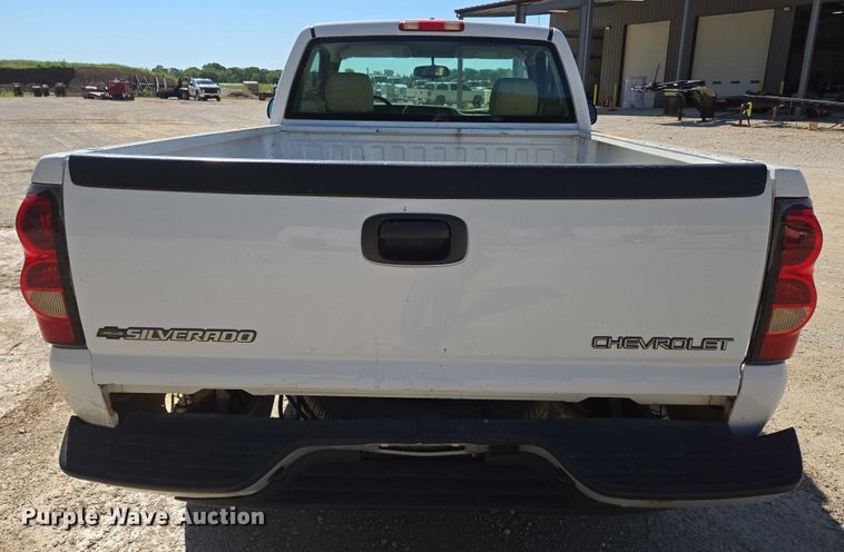 image for item ED2002 2006 Chevrolet Silverado 1500 pickup truck