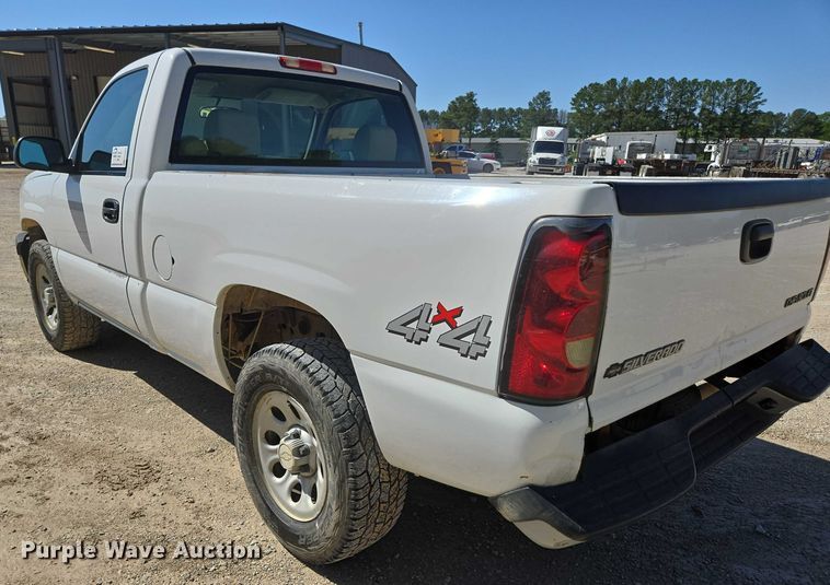 image for item ED2002 2006 Chevrolet Silverado 1500 pickup truck