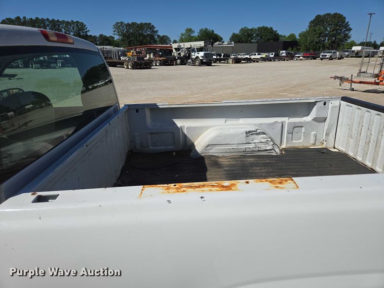 image for item ED2002 2006 Chevrolet Silverado 1500 pickup truck