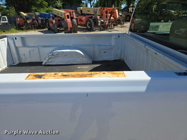 image for item ED2002 2006 Chevrolet Silverado 1500 pickup truck