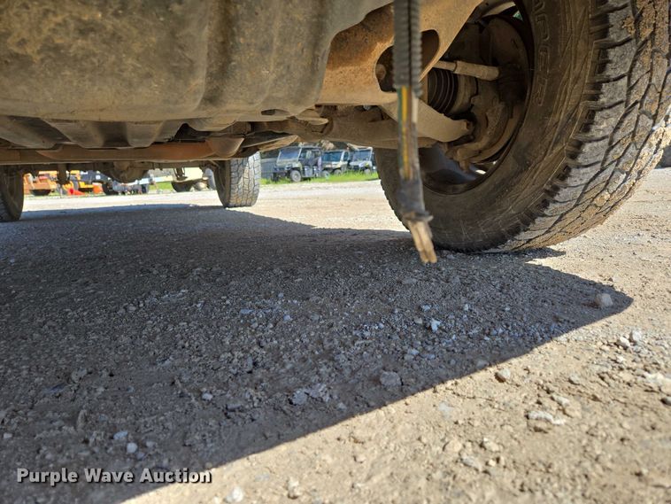 image for item ED2002 2006 Chevrolet Silverado 1500 pickup truck