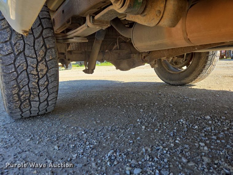 image for item ED2002 2006 Chevrolet Silverado 1500 pickup truck