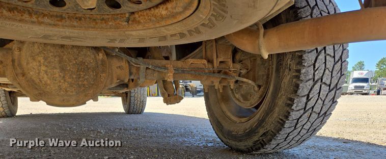 image for item ED2002 2006 Chevrolet Silverado 1500 pickup truck