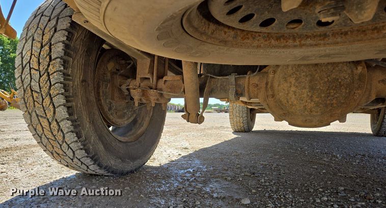 image for item ED2002 2006 Chevrolet Silverado 1500 pickup truck