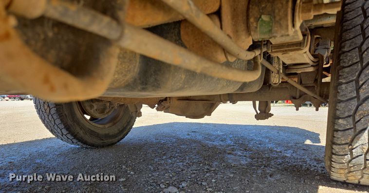 image for item ED2002 2006 Chevrolet Silverado 1500 pickup truck