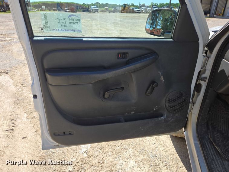 image for item ED2002 2006 Chevrolet Silverado 1500 pickup truck