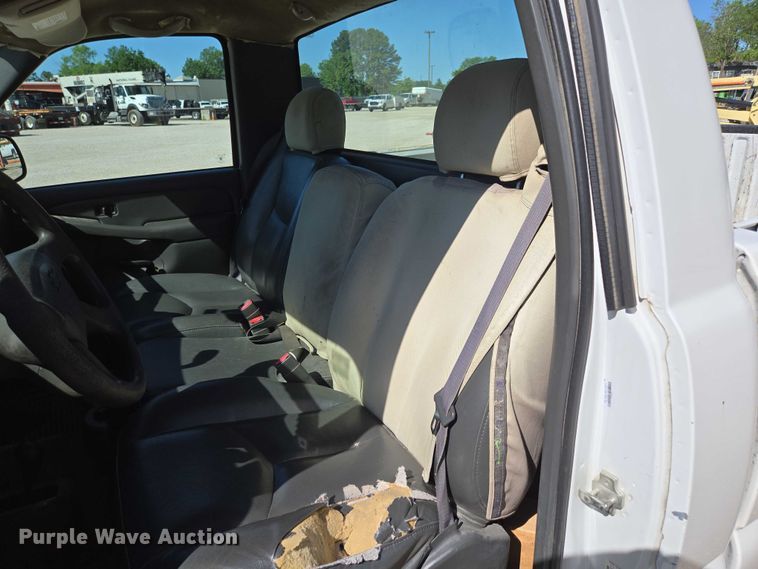 image for item ED2002 2006 Chevrolet Silverado 1500 pickup truck