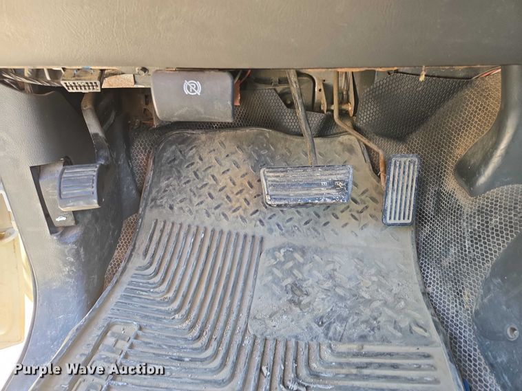 image for item ED2002 2006 Chevrolet Silverado 1500 pickup truck