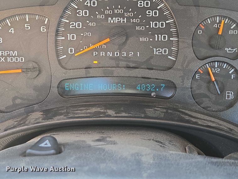 image for item ED2002 2006 Chevrolet Silverado 1500 pickup truck