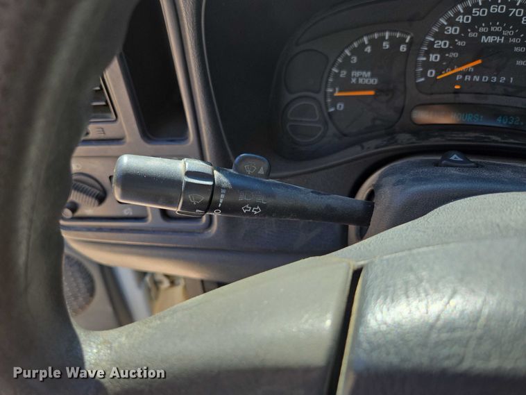 image for item ED2002 2006 Chevrolet Silverado 1500 pickup truck