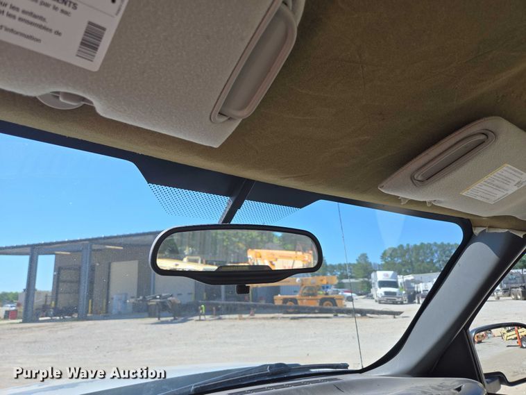 image for item ED2002 2006 Chevrolet Silverado 1500 pickup truck