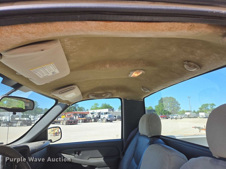 image for item ED2002 2006 Chevrolet Silverado 1500 pickup truck