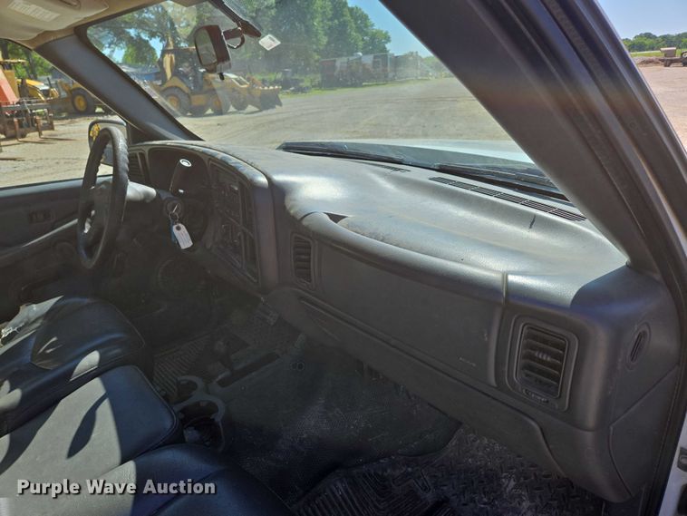 image for item ED2002 2006 Chevrolet Silverado 1500 pickup truck