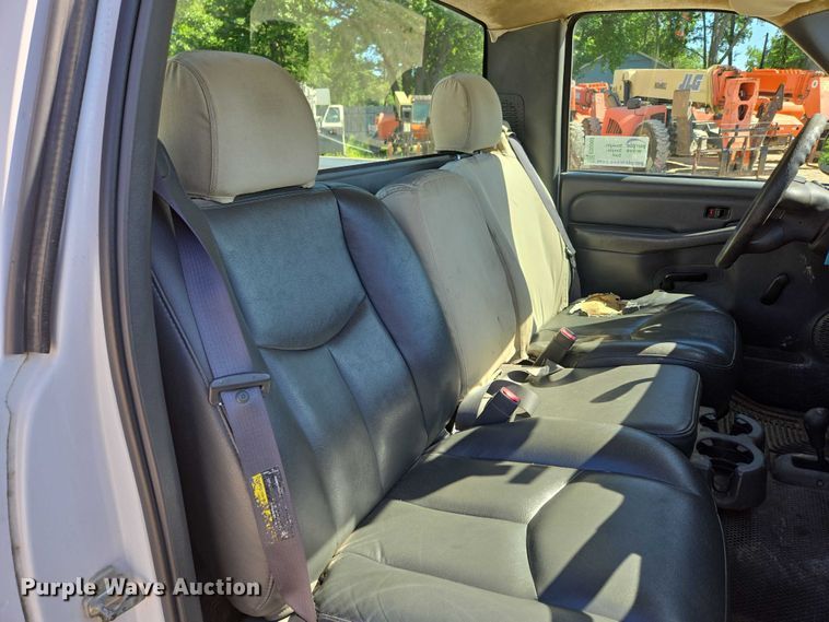 image for item ED2002 2006 Chevrolet Silverado 1500 pickup truck