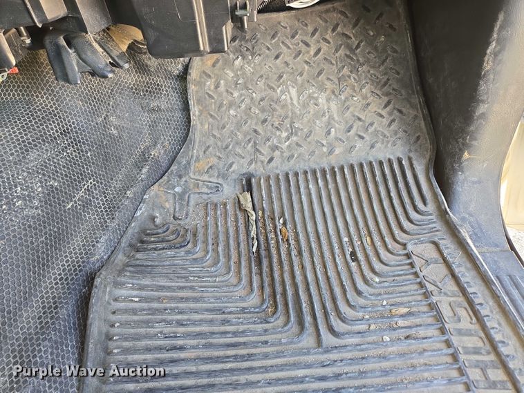 image for item ED2002 2006 Chevrolet Silverado 1500 pickup truck