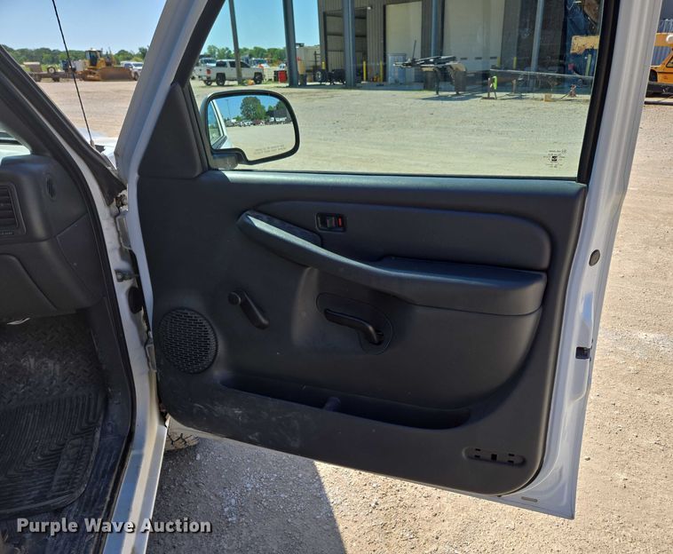 image for item ED2002 2006 Chevrolet Silverado 1500 pickup truck