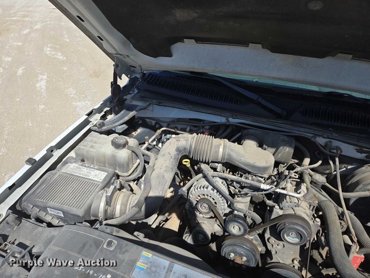 image for item ED2002 2006 Chevrolet Silverado 1500 pickup truck