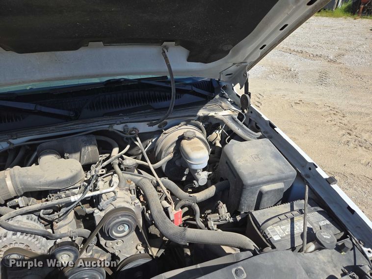 image for item ED2002 2006 Chevrolet Silverado 1500 pickup truck