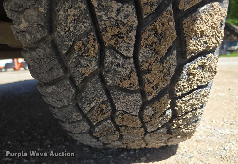 image for item ED2002 2006 Chevrolet Silverado 1500 pickup truck