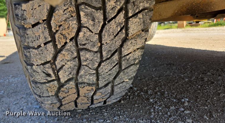 image for item ED2002 2006 Chevrolet Silverado 1500 pickup truck