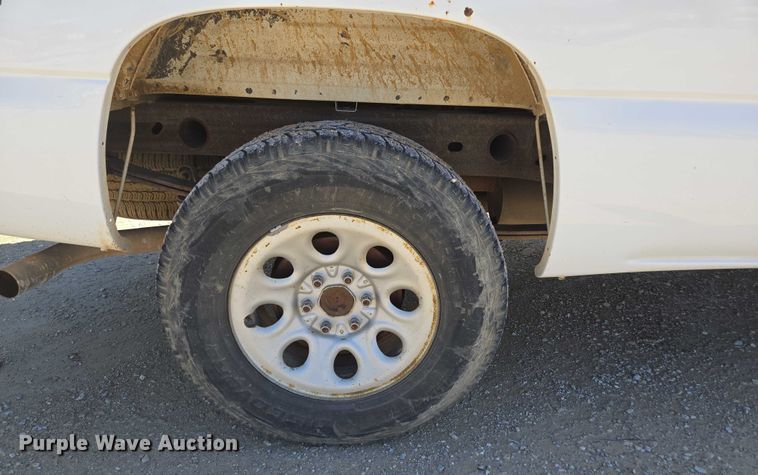 image for item ED2002 2006 Chevrolet Silverado 1500 pickup truck