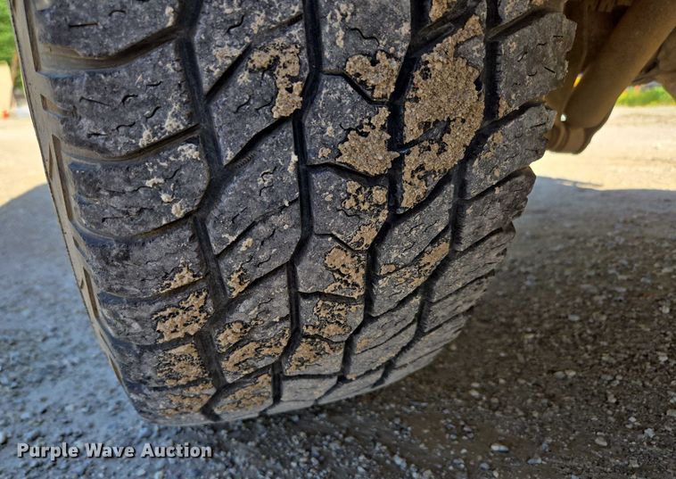 image for item ED2002 2006 Chevrolet Silverado 1500 pickup truck