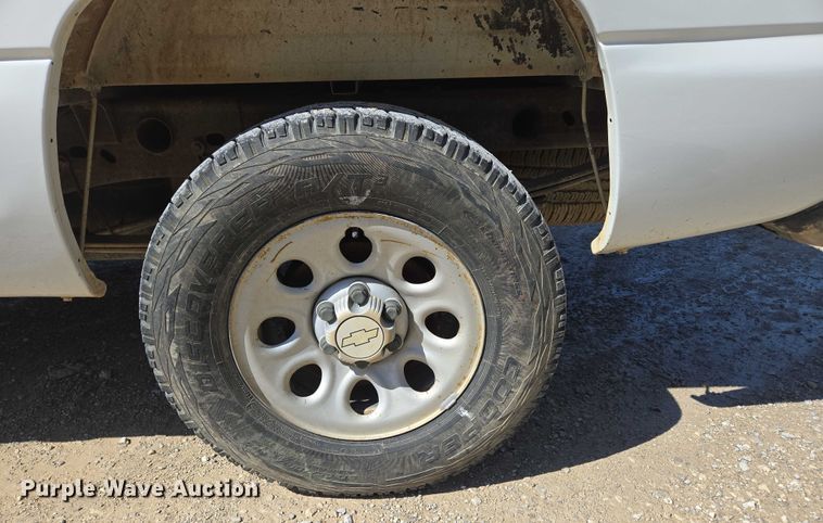 image for item ED2002 2006 Chevrolet Silverado 1500 pickup truck