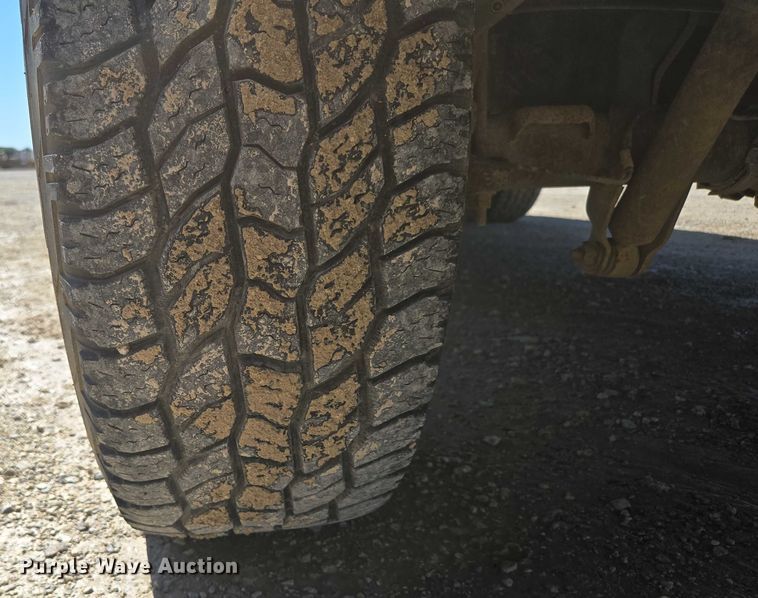 image for item ED2002 2006 Chevrolet Silverado 1500 pickup truck