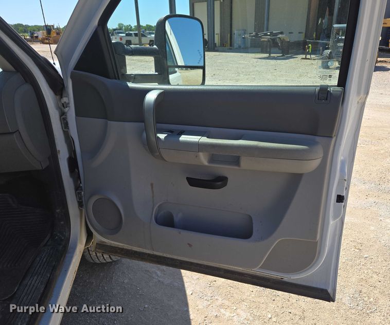 image for item ED2003 2009 GMC Sierra 3500HD Ext. Cab utility bed pickup truck