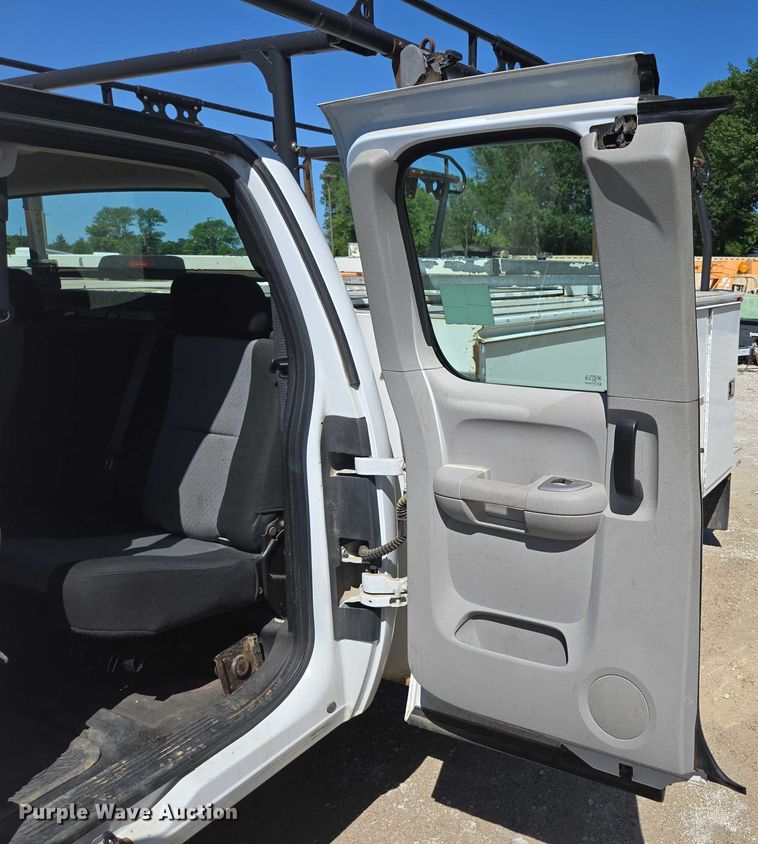 image for item ED2003 2009 GMC Sierra 3500HD Ext. Cab utility bed pickup truck