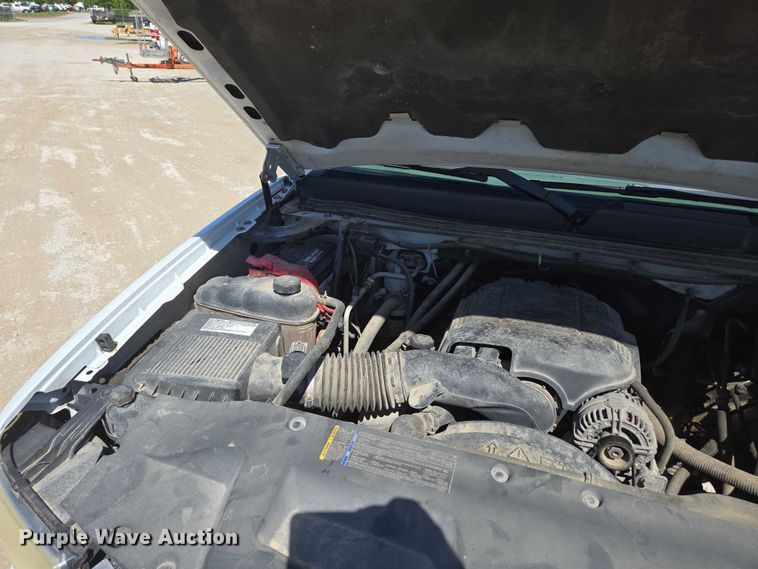 image for item ED2003 2009 GMC Sierra 3500HD Ext. Cab utility bed pickup truck