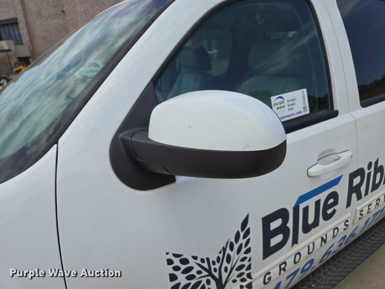 image for item ED2016 2012 Chevrolet Suburban 1500 SUV