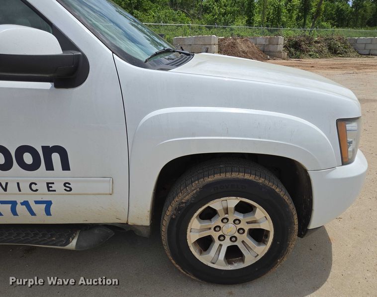 image for item ED2016 2012 Chevrolet Suburban 1500 SUV