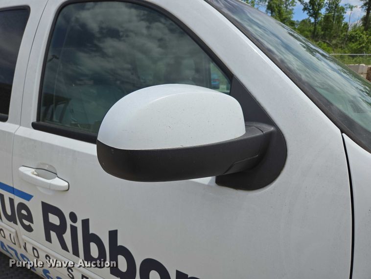 image for item ED2016 2012 Chevrolet Suburban 1500 SUV