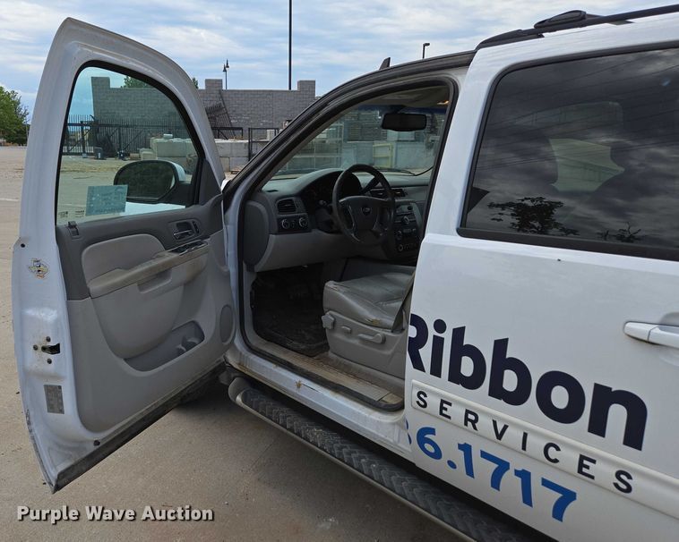 image for item ED2016 2012 Chevrolet Suburban 1500 SUV