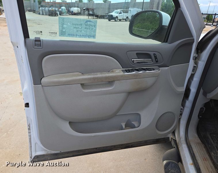 image for item ED2016 2012 Chevrolet Suburban 1500 SUV