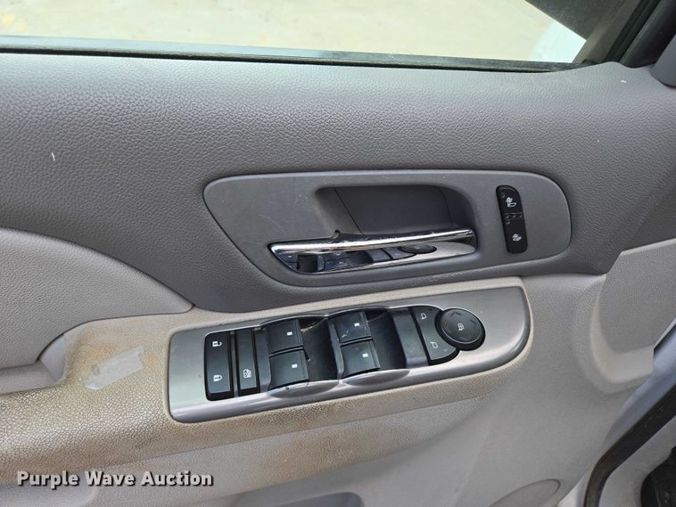 image for item ED2016 2012 Chevrolet Suburban 1500 SUV