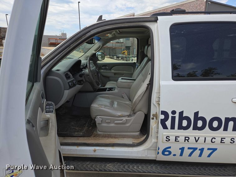 image for item ED2016 2012 Chevrolet Suburban 1500 SUV